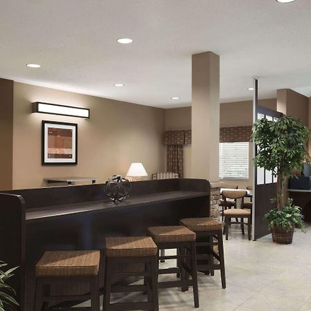 Sonesta Essential Fairmont Hotel Екстериор снимка