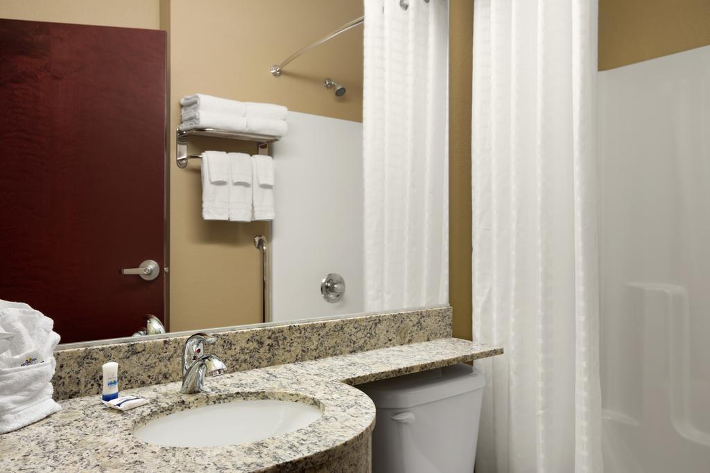 Sonesta Essential Fairmont Hotel Стая снимка