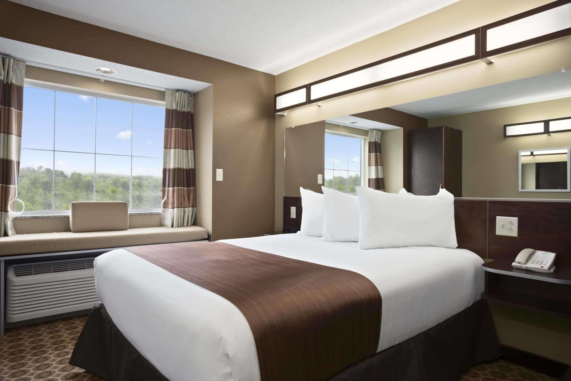 Sonesta Essential Fairmont Hotel Екстериор снимка